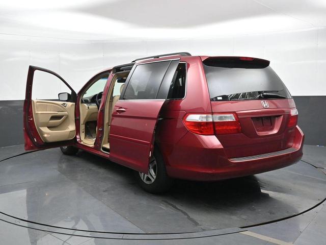 Photo of 2005 Tango Red Pearl Honda Odyssey