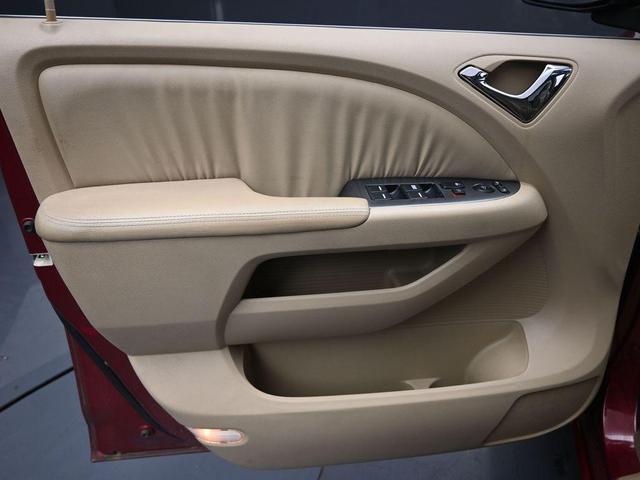 Photo of 2005 Tango Red Pearl Honda Odyssey
