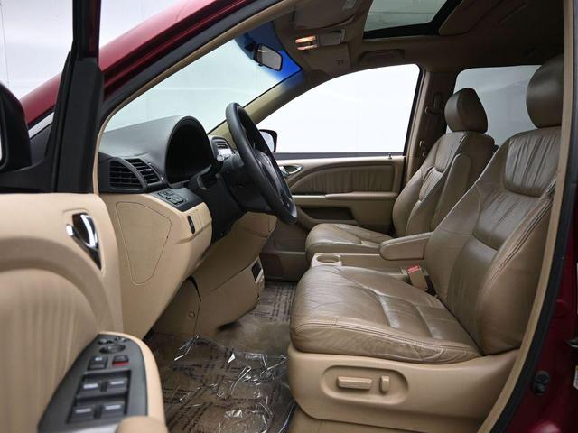 Photo of 2005 Tango Red Pearl Honda Odyssey