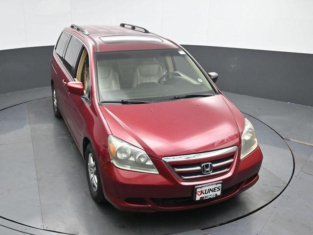 Photo of 2005 Tango Red Pearl Honda Odyssey