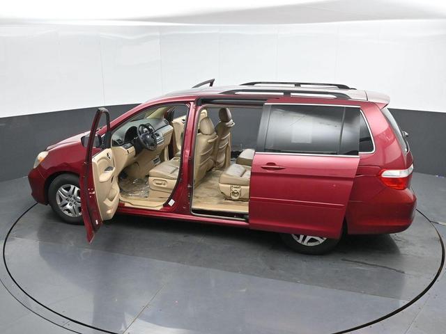 Photo of 2005 Tango Red Pearl Honda Odyssey