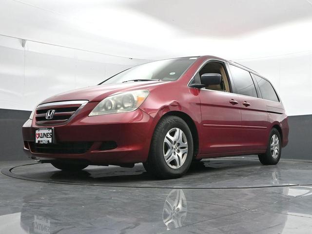 Photo of 2005 Tango Red Pearl Honda Odyssey