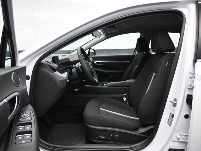 Photo of 2025 White Hyundai SONATA Hybrid