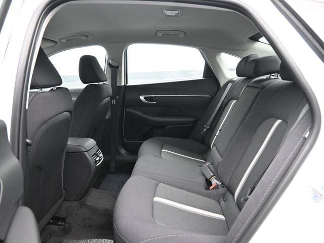 Photo of 2025 White Hyundai SONATA Hybrid