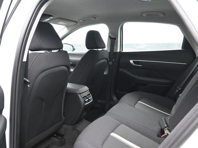 Photo of 2025 White Hyundai SONATA Hybrid