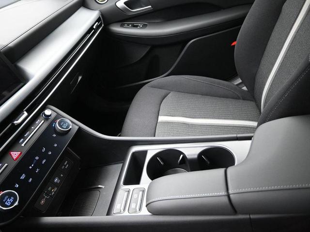 Photo of 2025 White Hyundai SONATA Hybrid