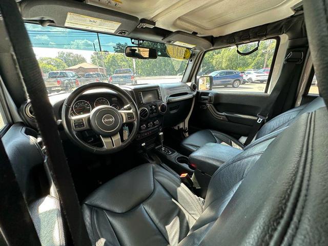 Photo of 2018 Bright White Clearcoat Jeep Wrangler JK Unlimited