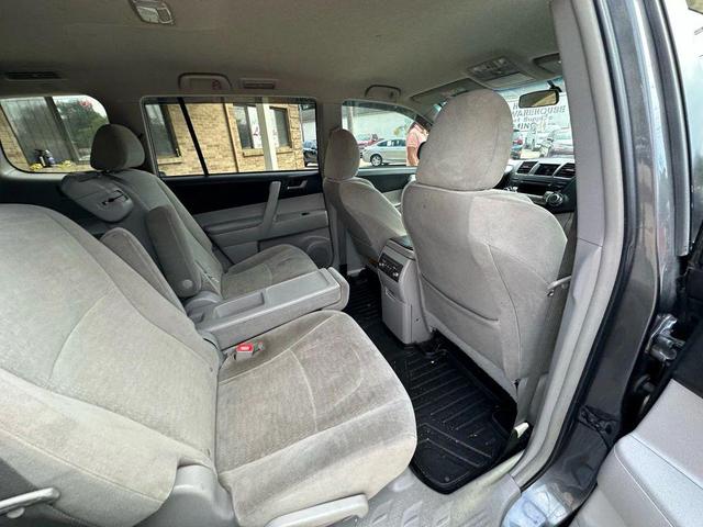 Photo of 2012 Gray Toyota Highlander