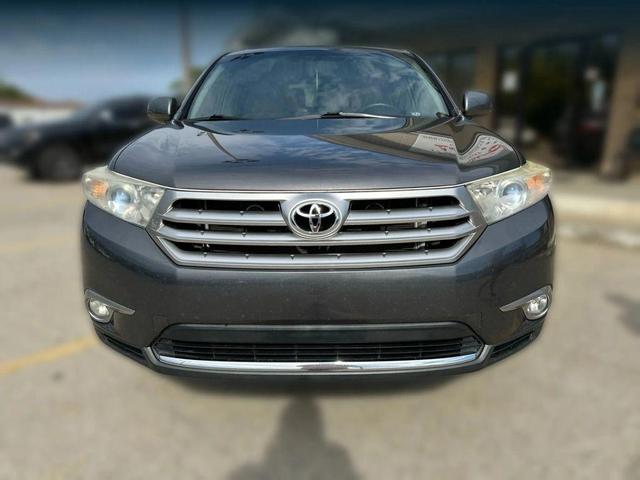 Photo of 2012 Gray Toyota Highlander