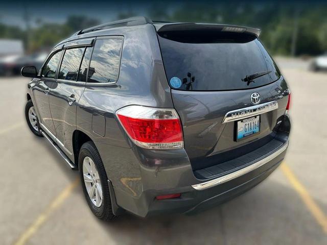 Photo of 2012 Gray Toyota Highlander
