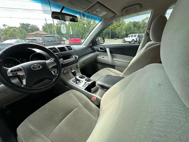 Photo of 2012 Gray Toyota Highlander