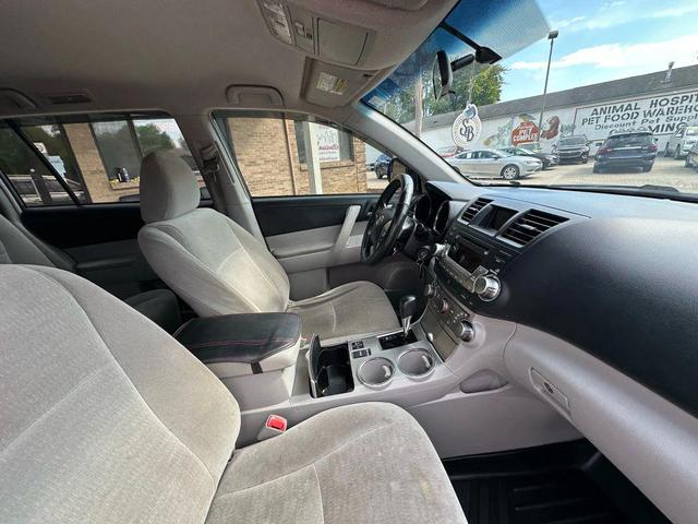 Photo of 2012 Gray Toyota Highlander