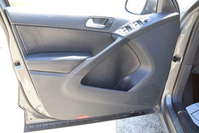 Photo of 2012 Gray Volkswagen Tiguan