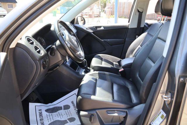 Photo of 2012 Gray Volkswagen Tiguan
