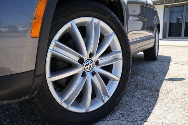 Photo of 2012 Gray Volkswagen Tiguan