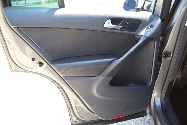 Photo of 2012 Gray Volkswagen Tiguan