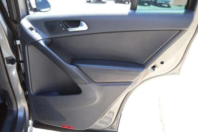 Photo of 2012 Gray Volkswagen Tiguan