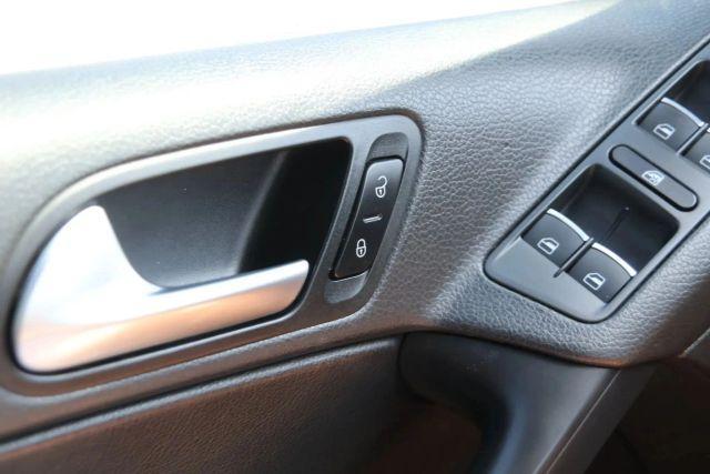 Photo of 2012 Gray Volkswagen Tiguan