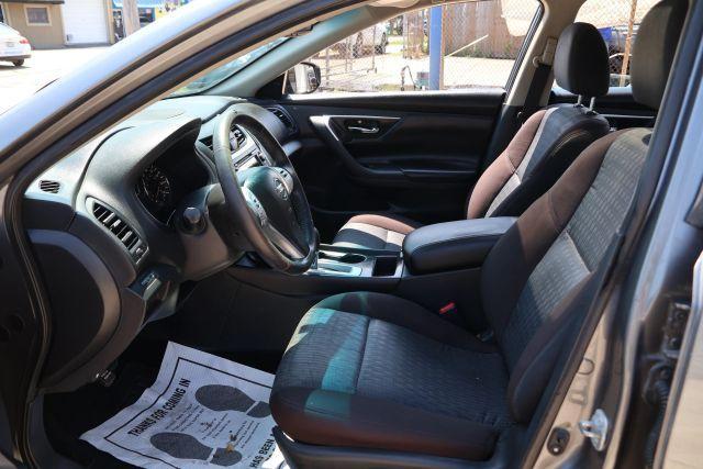 Photo of 2017 Gun Metallic Nissan Altima
