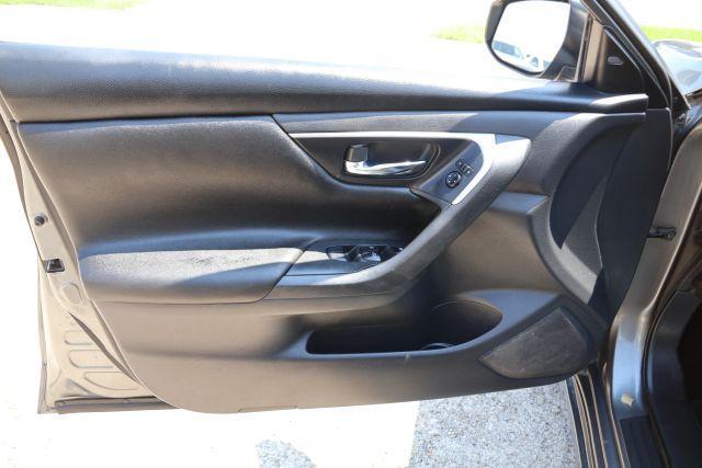 Photo of 2017 Gun Metallic Nissan Altima