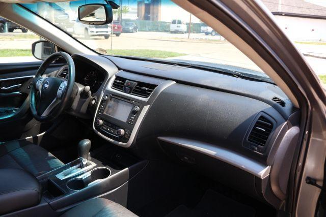 Photo of 2017 Gun Metallic Nissan Altima