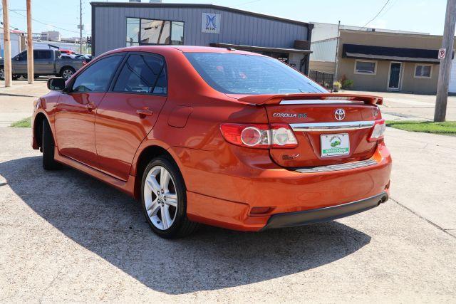 Photo of 2013 Orange Toyota Corolla