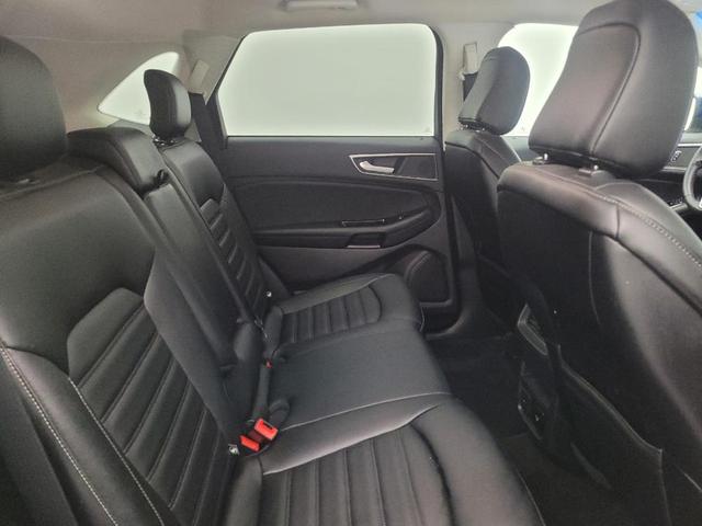 Photo of 2020 Atlas Blue Metallic Ford Edge