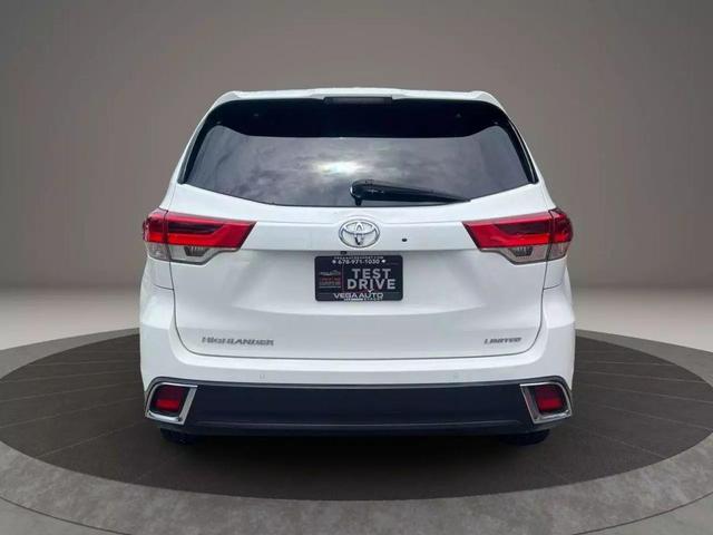 Photo of 2017 Blizzard Pearl Toyota Highlander