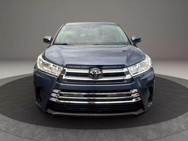 Photo of 2019 Shoreline Blue Pearl Toyota Highlander