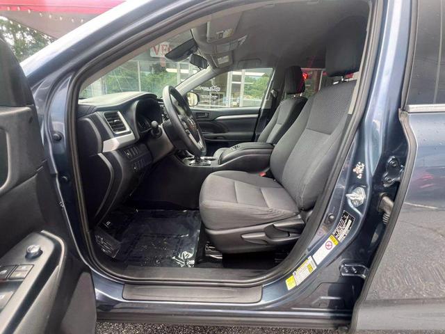 Photo of 2019 Shoreline Blue Pearl Toyota Highlander