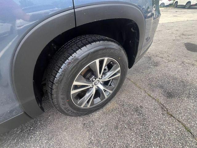 Photo of 2019 Shoreline Blue Pearl Toyota Highlander