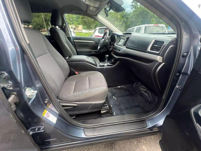 Photo of 2019 Shoreline Blue Pearl Toyota Highlander