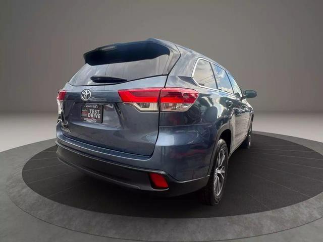 Photo of 2019 Shoreline Blue Pearl Toyota Highlander