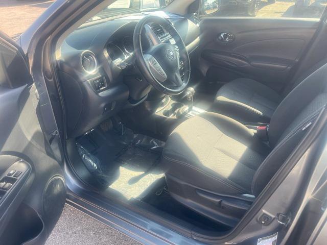 Photo of 2018 Gun Metallic Nissan Versa