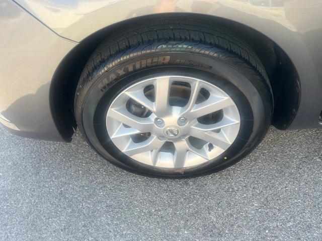 Photo of 2018 Gun Metallic Nissan Versa