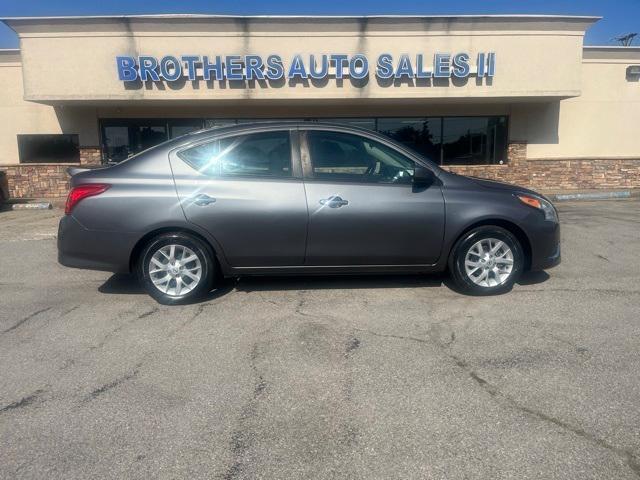 Photo of 2018 Gun Metallic Nissan Versa