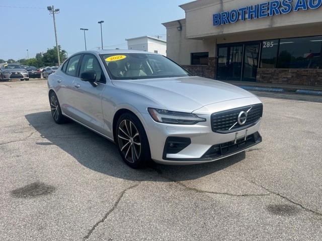 Photo of 2022 Bright Silver Metallic Volvo S60