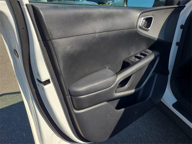 Photo of 2023 Snow White Pearl Kia Soul