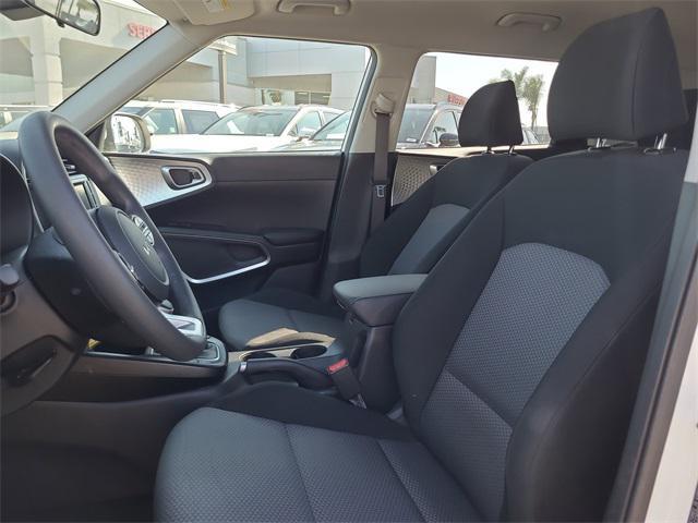 Photo of 2023 Snow White Pearl Kia Soul