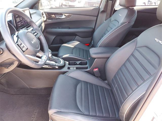 Photo of 2024 Snow White Pearl Kia Forte