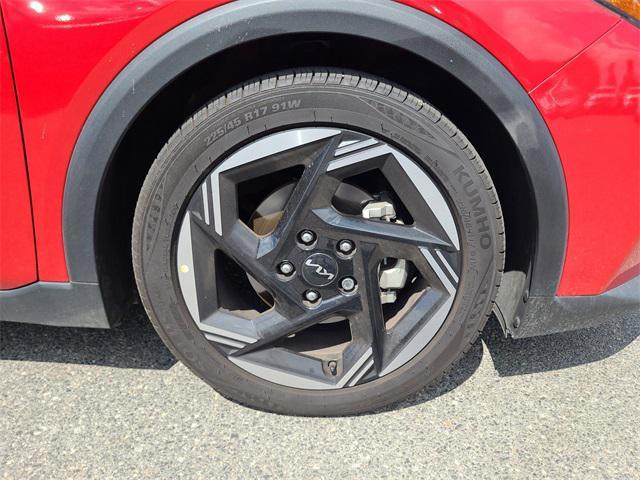 Photo of 2025 Currant Red Kia K4