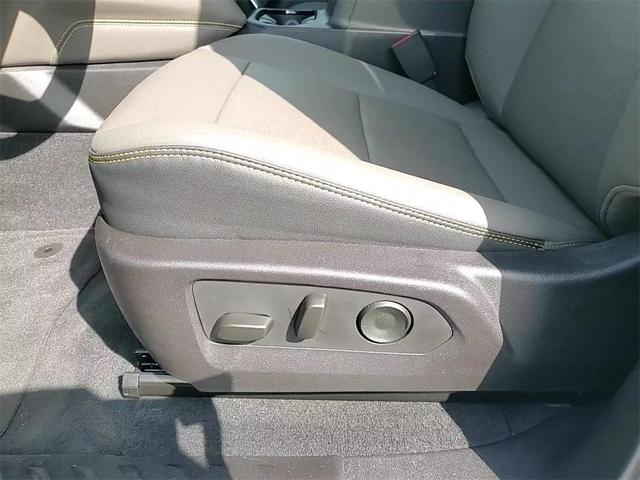 Photo of 2025 Summit White Chevrolet Colorado