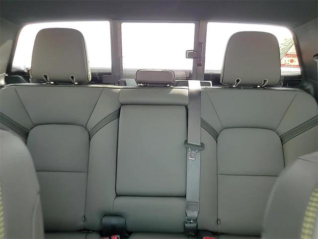 Photo of 2025 Summit White Chevrolet Colorado