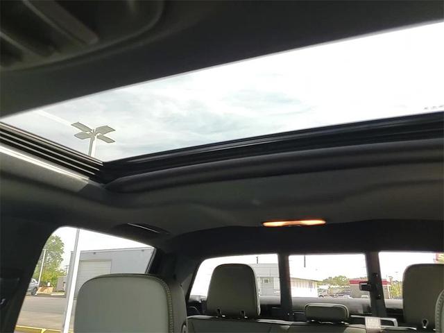 Photo of 2025 Summit White Chevrolet Colorado