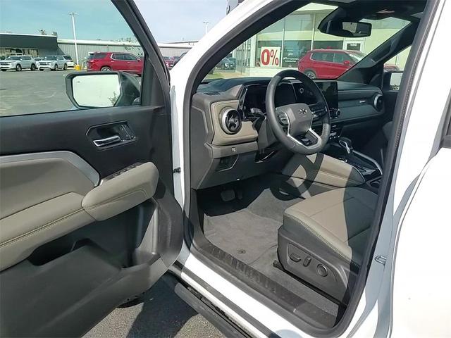 Photo of 2025 Summit White Chevrolet Colorado