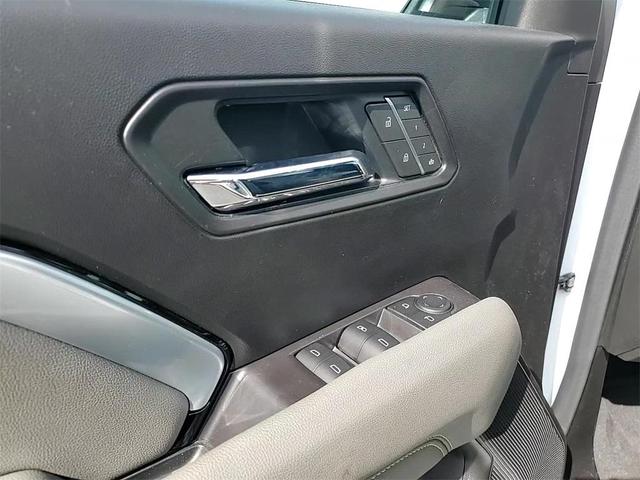 Photo of 2025 Summit White Chevrolet Colorado