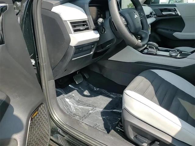 Photo of 2025 Black Diamond Mitsubishi Outlander