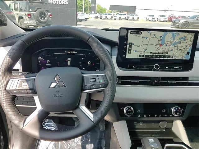 Photo of 2025 Black Diamond Mitsubishi Outlander