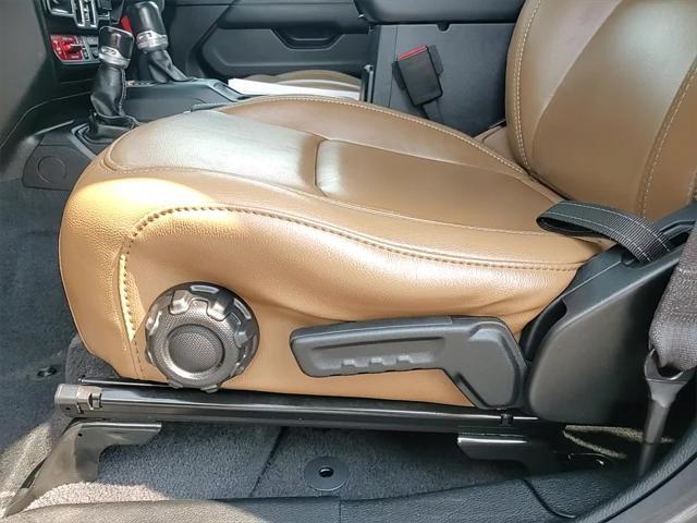Photo of 2021 Granite Crystal Metallic Clearcoat Jeep Gladiator