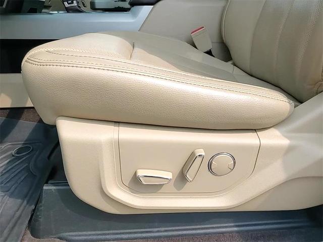 Photo of 2018 White Platinum Ford F-150
